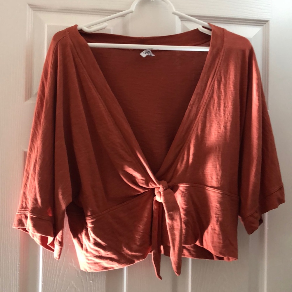 Short sleeved crop top